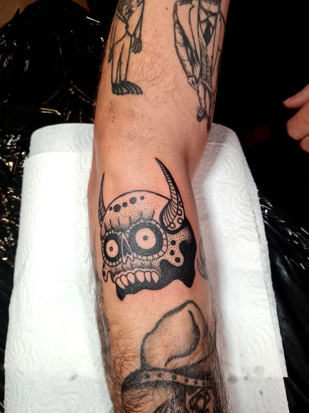 Flash tattoo crâne dotwork